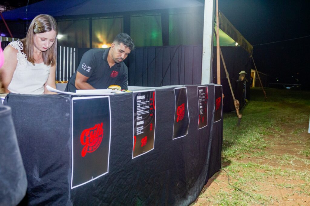 Show de Panda reúne cerca de 2,4 mil pessoas e movimenta Amambai no sábado (07)