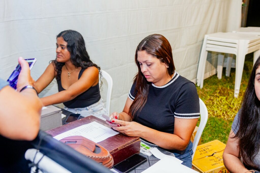 Show de Panda reúne cerca de 2,4 mil pessoas e movimenta Amambai no sábado (07)