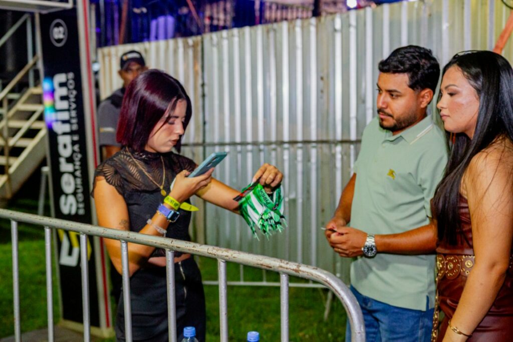 Show de Panda reúne cerca de 2,4 mil pessoas e movimenta Amambai no sábado (07)