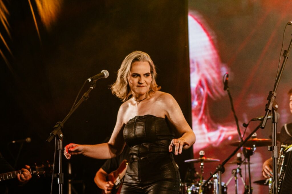 Show de Panda reúne cerca de 2,4 mil pessoas e movimenta Amambai no sábado (07)