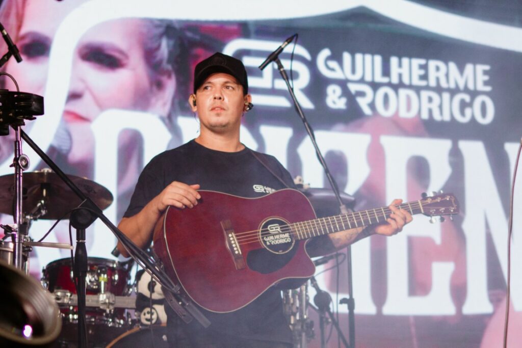 Show de Panda reúne cerca de 2,4 mil pessoas e movimenta Amambai no sábado (07)