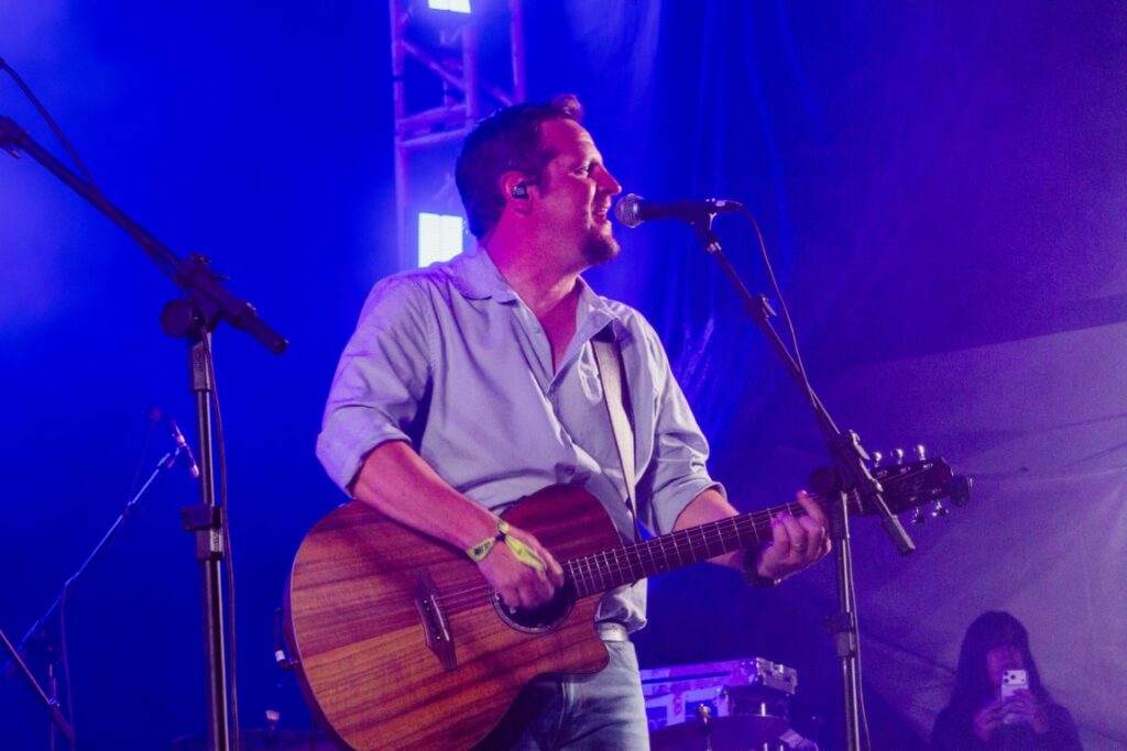 Show de Panda reúne cerca de 2,4 mil pessoas e movimenta Amambai no sábado (07)