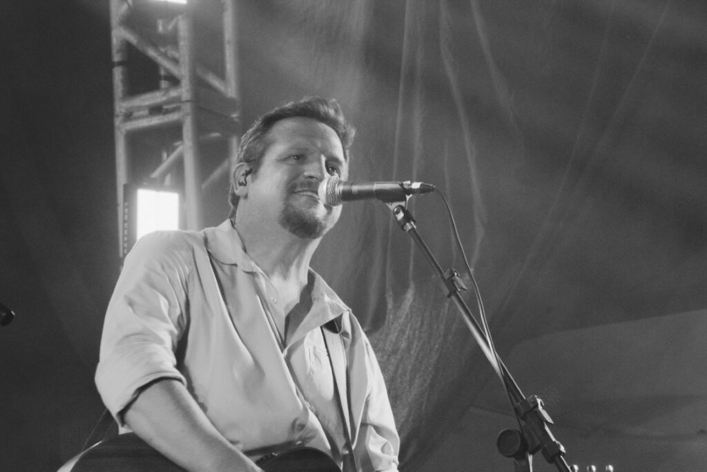 Show de Panda reúne cerca de 2,4 mil pessoas e movimenta Amambai no sábado (07)