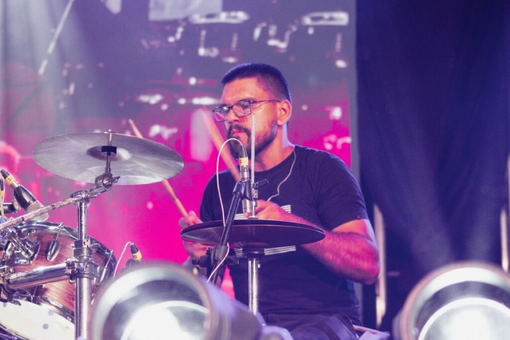 Show de Panda reúne cerca de 2,4 mil pessoas e movimenta Amambai no sábado (07)