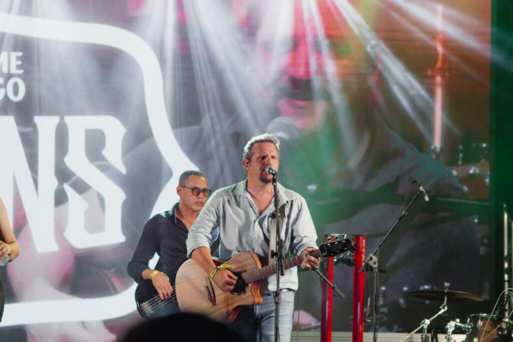 Show de Panda reúne cerca de 2,4 mil pessoas e movimenta Amambai no sábado (07)