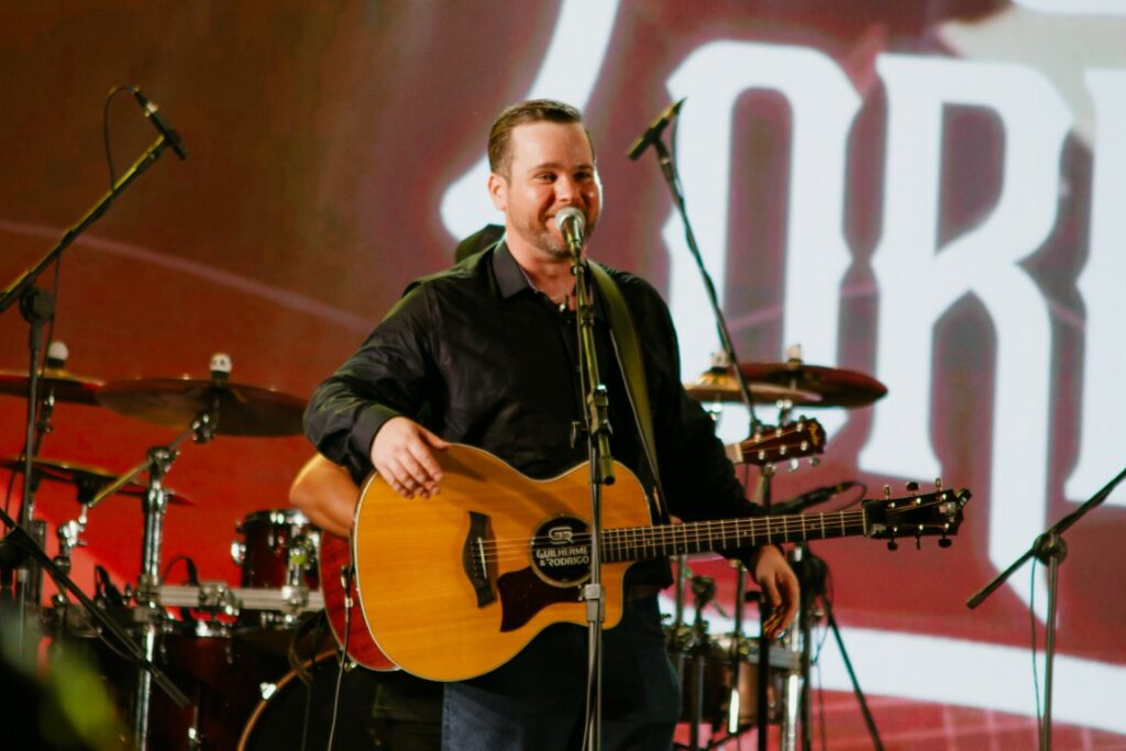 Show de Panda reúne cerca de 2,4 mil pessoas e movimenta Amambai no sábado (07)