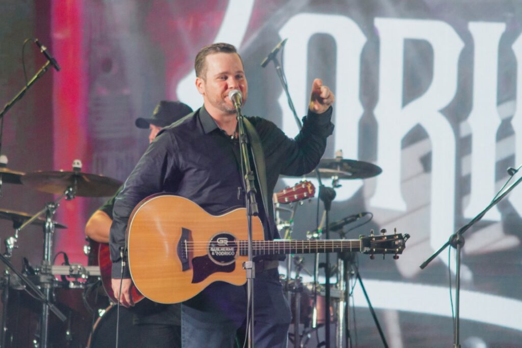 Show de Panda reúne cerca de 2,4 mil pessoas e movimenta Amambai no sábado (07)