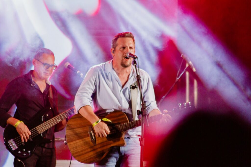 Show de Panda reúne cerca de 2,4 mil pessoas e movimenta Amambai no sábado (07)