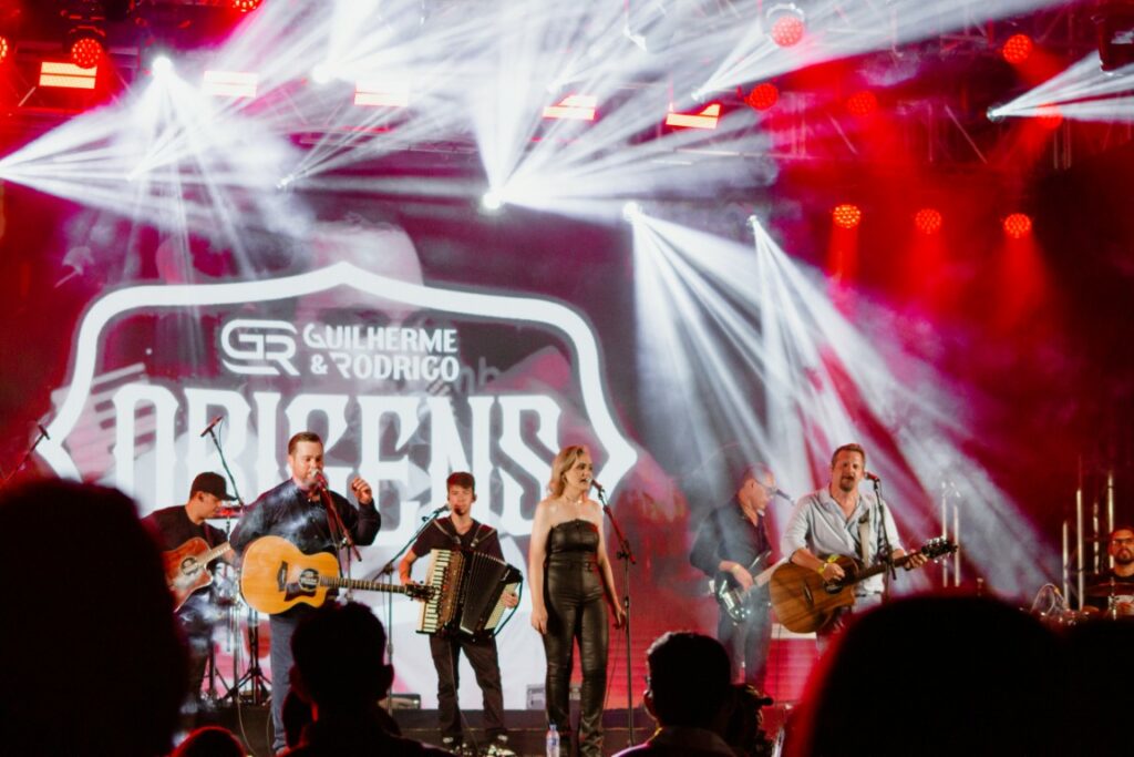 Show de Panda reúne cerca de 2,4 mil pessoas e movimenta Amambai no sábado (07)