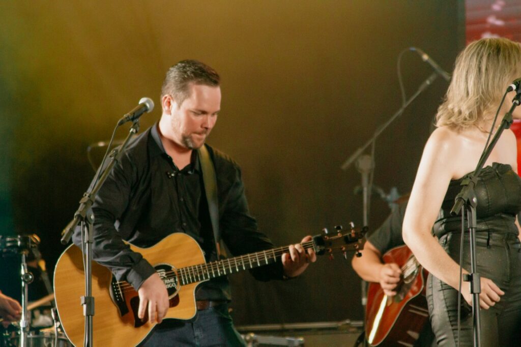 Show de Panda reúne cerca de 2,4 mil pessoas e movimenta Amambai no sábado (07)