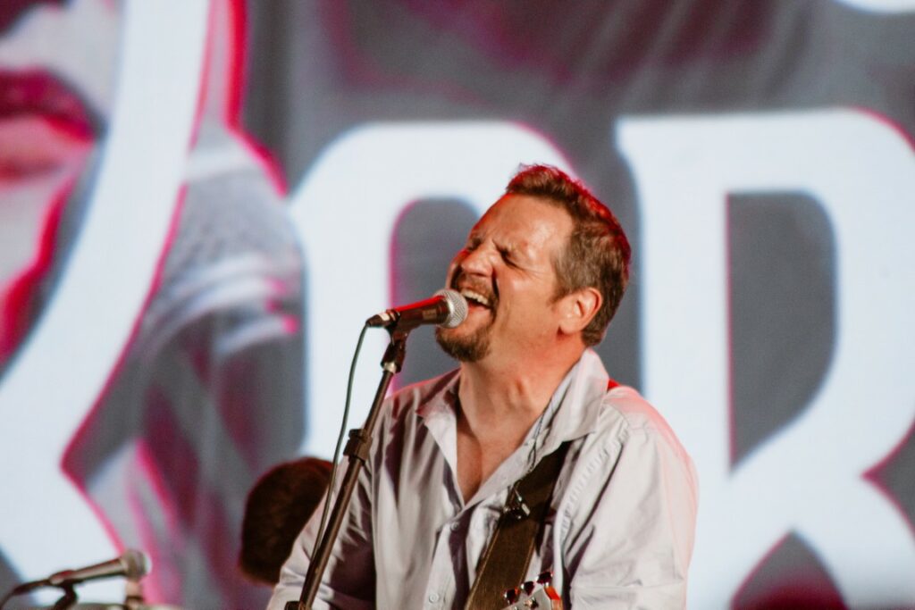 Show de Panda reúne cerca de 2,4 mil pessoas e movimenta Amambai no sábado (07)