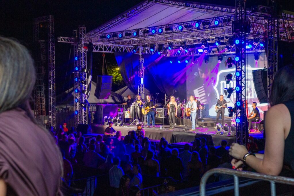 Show de Panda reúne cerca de 2,4 mil pessoas e movimenta Amambai no sábado (07)