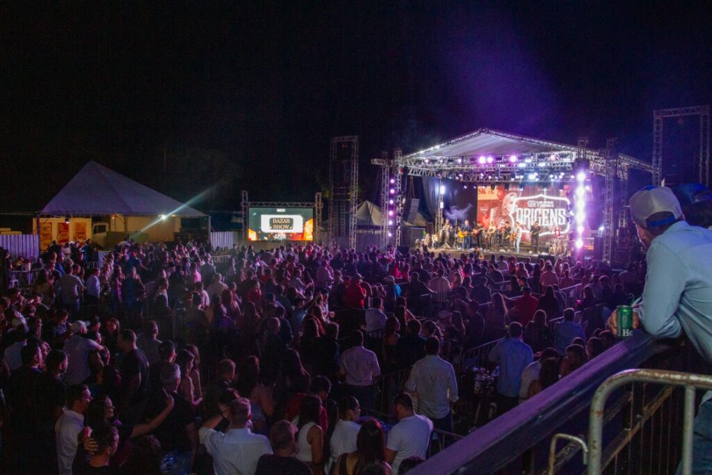 Show de Panda reúne cerca de 2,4 mil pessoas e movimenta Amambai no sábado (07)