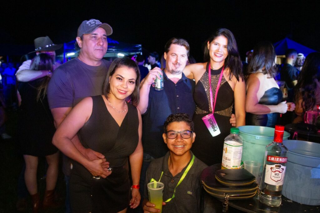 Show de Panda reúne cerca de 2,4 mil pessoas e movimenta Amambai no sábado (07)