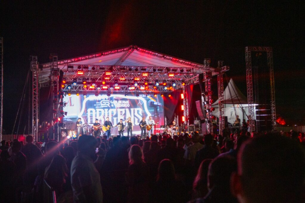 Show de Panda reúne cerca de 2,4 mil pessoas e movimenta Amambai no sábado (07)