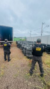 DOF apreende quase 2 mil pneus novos escondidos em carga de pneus usados