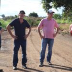 O asfalto na Vila Cristina já começa a se tornar realidade, marcando um importante avanço na infraestrutura urbana da região