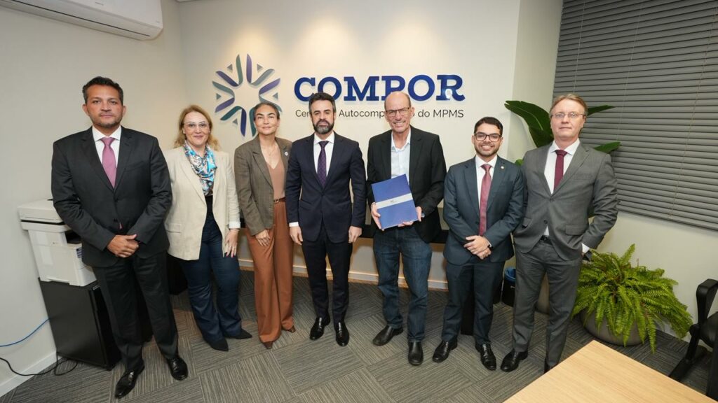 Prefeito Sérgio Barbosa participa da assinatura de cooperação entre Prefeitura e Ministério Público para fortalecimento da proteção às vítimas de crimes violentos Prefeito Sérgio Barbosa participa da assinatura de cooperação entre Prefeitura e Ministério Público para fortalecimento da proteção às vítimas de crimes violentos