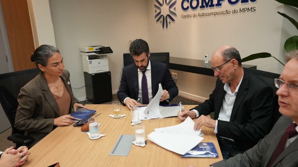Prefeito Sérgio Barbosa participa da assinatura de cooperação entre Prefeitura e Ministério Público para fortalecimento da proteção às vítimas de crimes violentos Prefeito Sérgio Barbosa participa da assinatura de cooperação entre Prefeitura e Ministério Público para fortalecimento da proteção às vítimas de crimes violentos