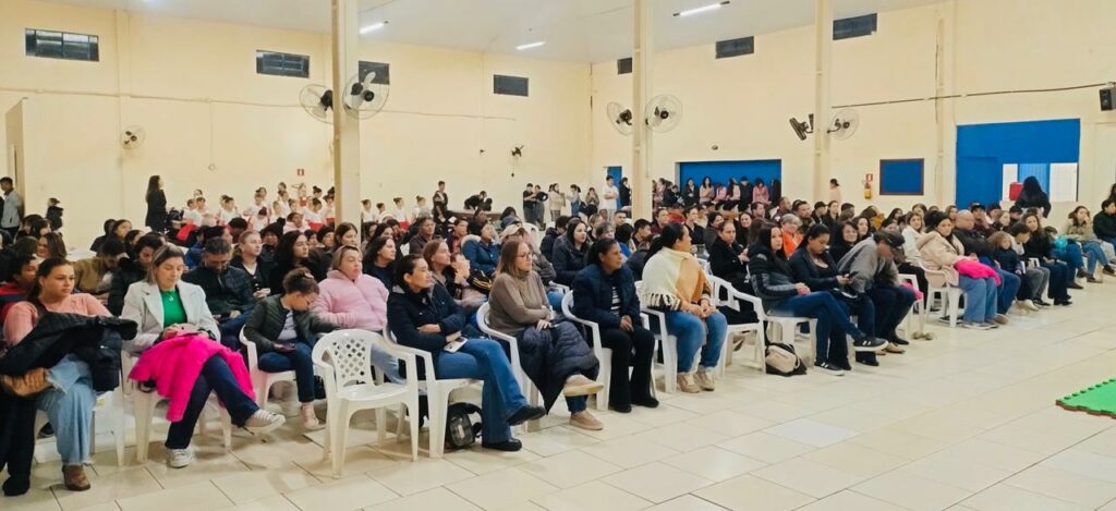 Centro da Juventude realiza evento especial em homenagem ao Dia das Mães em Amambai Centro da Juventude realiza evento especial em homenagem ao Dia das Mães em Amambai