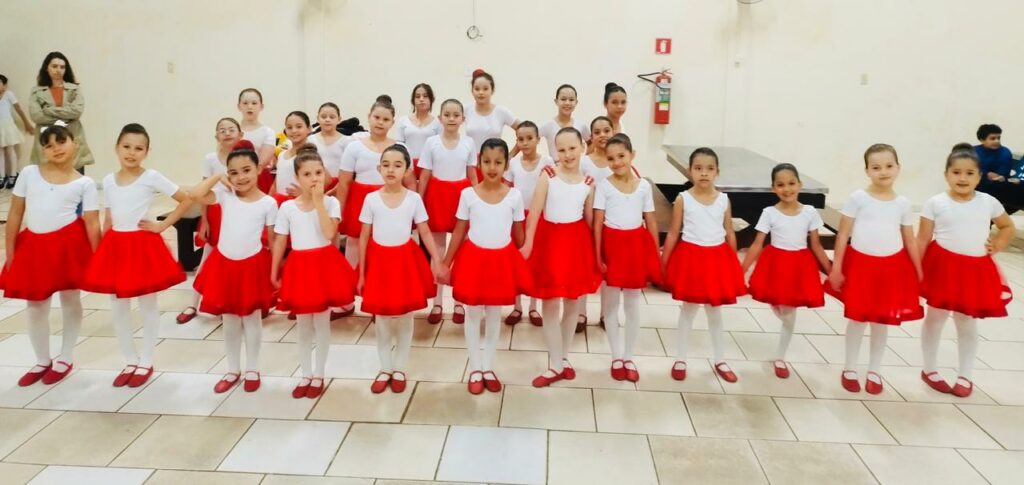 Centro da Juventude realiza evento especial em homenagem ao Dia das Mães em Amambai Centro da Juventude realiza evento especial em homenagem ao Dia das Mães em Amambai