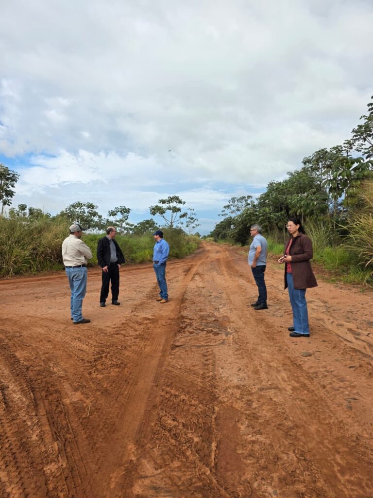 Vistoria define melhorias em estradas rurais com foco em drenagem e cascalhamento Vistoria define melhorias em estradas rurais com foco em drenagem e cascalhamento