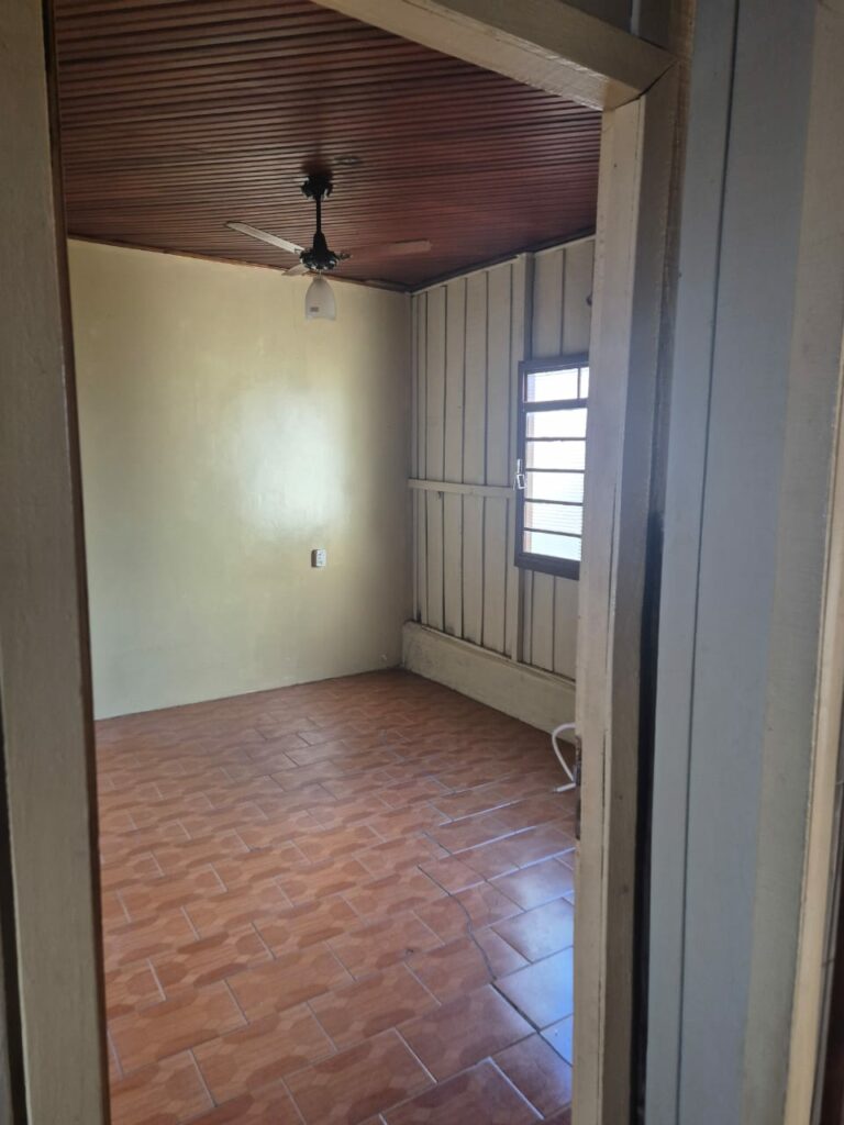 Casa com salão comercial está à venda no centro de Amambai Casa com salão comercial está à venda no centro de Amambai