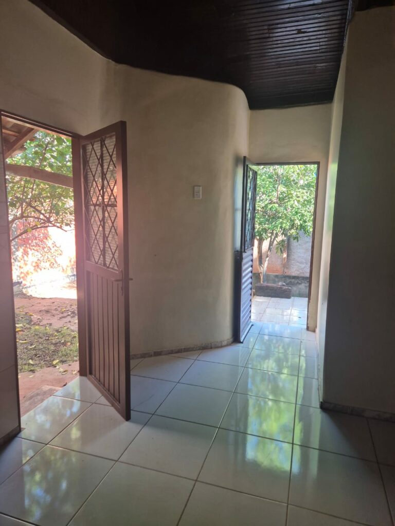 Casa com salão comercial está à venda no centro de Amambai Casa com salão comercial está à venda no centro de Amambai