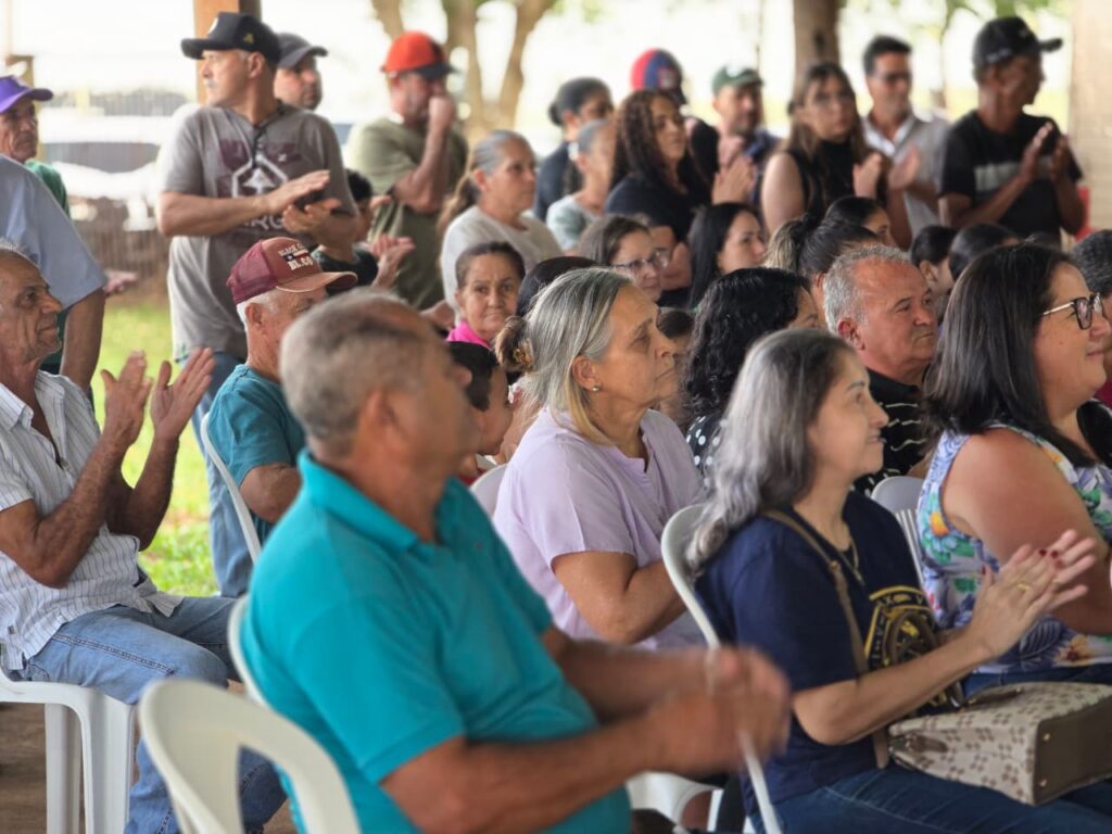 Uma conquista histórica para as famílias que vivem e produzem no Assentamento Guanabara Uma conquista histórica para as famílias que vivem e produzem no Assentamento Guanabara