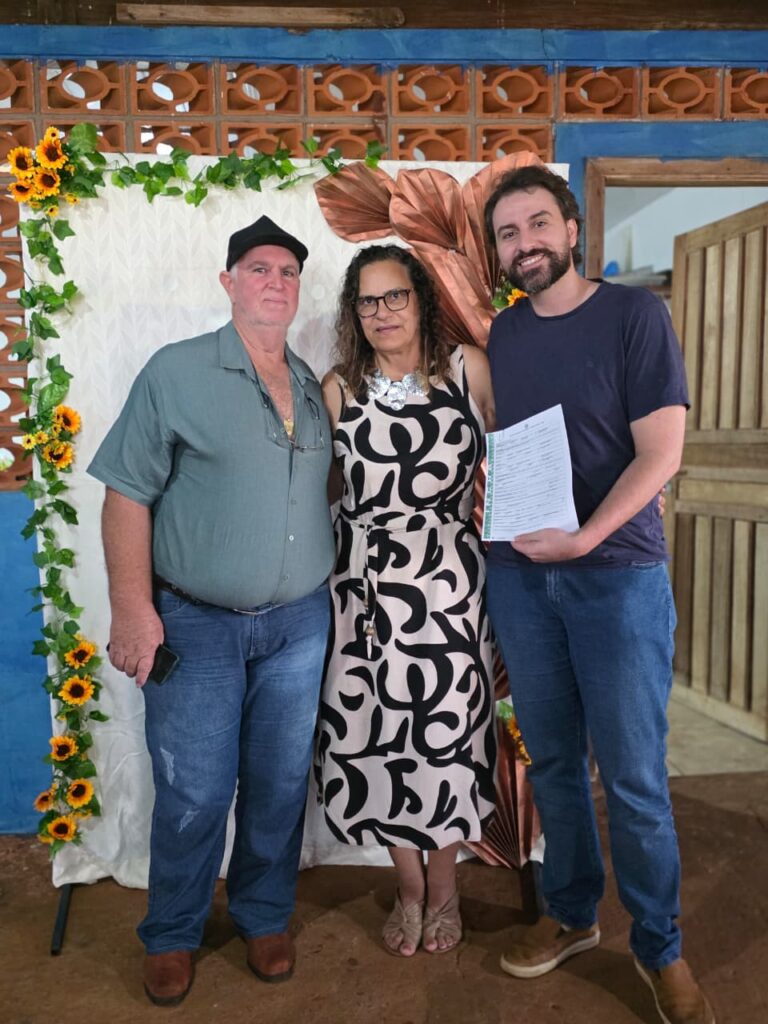 Uma conquista histórica para as famílias que vivem e produzem no Assentamento Guanabara Uma conquista histórica para as famílias que vivem e produzem no Assentamento Guanabara