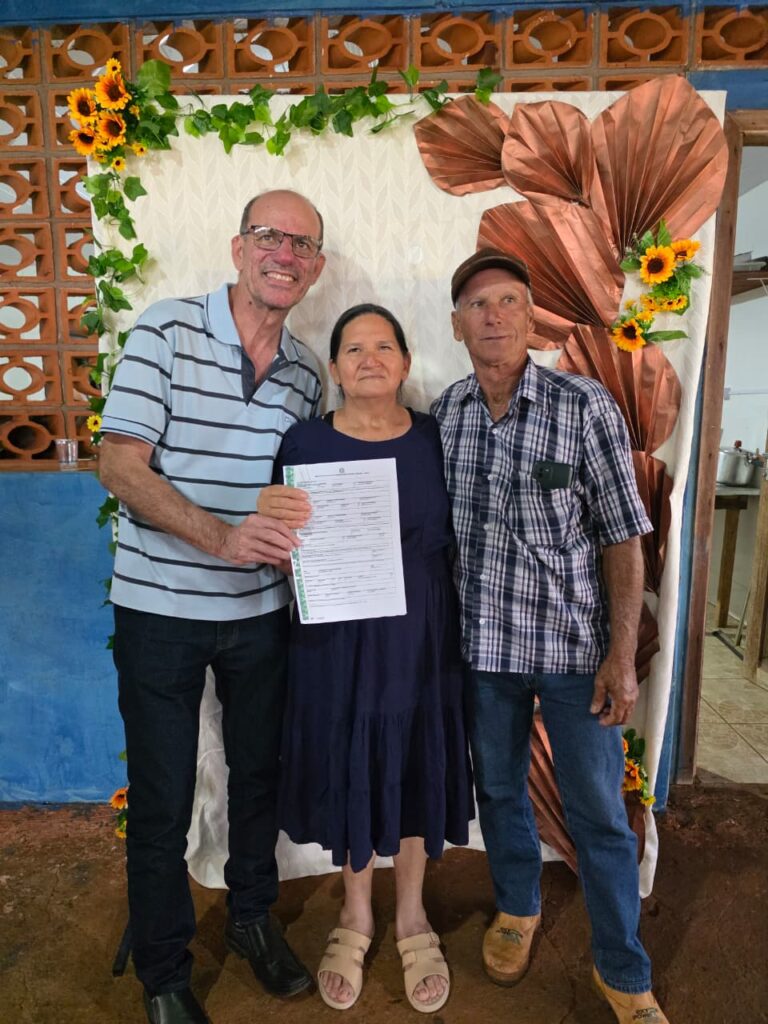 Uma conquista histórica para as famílias que vivem e produzem no Assentamento Guanabara Uma conquista histórica para as famílias que vivem e produzem no Assentamento Guanabara