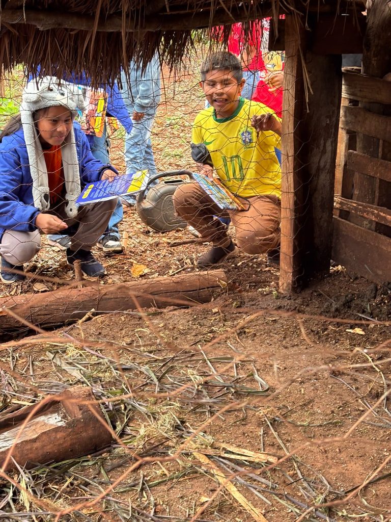 Alunos visitam horta orgânica e aprendem sobre agricultura tradicional na Aldeia Amambai Alunos visitam horta orgânica e aprendem sobre agricultura tradicional na Aldeia Amambai