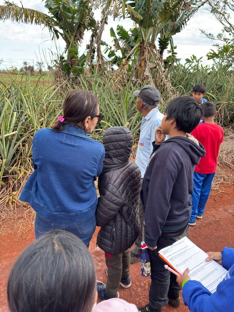 Alunos visitam horta orgânica e aprendem sobre agricultura tradicional na Aldeia Amambai Alunos visitam horta orgânica e aprendem sobre agricultura tradicional na Aldeia Amambai