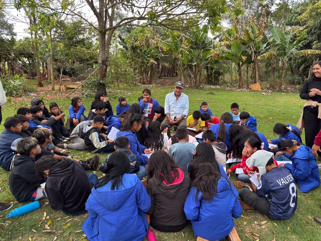 Alunos visitam horta orgânica e aprendem sobre agricultura tradicional na Aldeia Amambai Alunos visitam horta orgânica e aprendem sobre agricultura tradicional na Aldeia Amambai