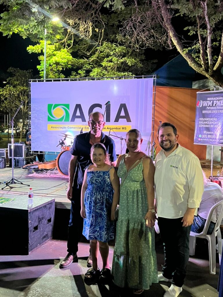Evento reuniu famílias na Praça Central com sorteio de R$ 25 mil em prêmios, exposição de veículos, som automotivo e show ao vivo Evento reuniu famílias na Praça Central com sorteio de R$ 25 mil em prêmios, exposição de veículos, som automotivo e show ao vivo