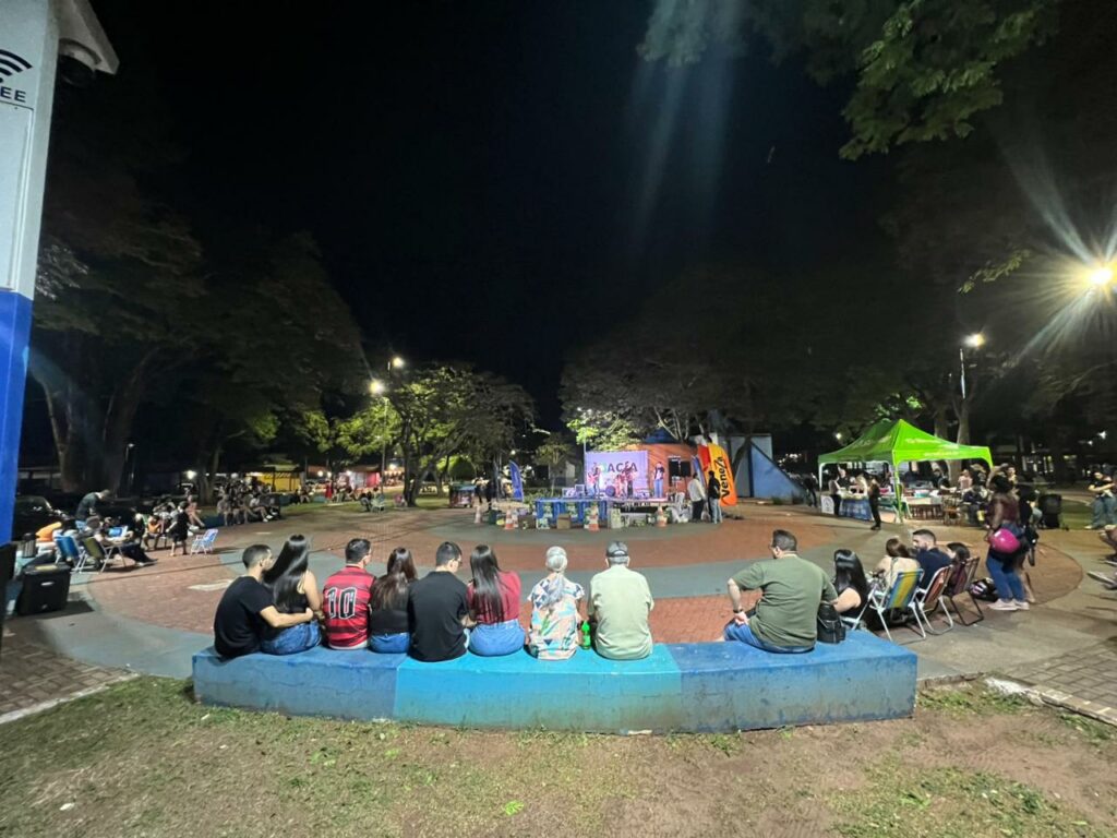 Evento reuniu famílias na Praça Central com sorteio de R$ 25 mil em prêmios, exposição de veículos, som automotivo e show ao vivo Evento reuniu famílias na Praça Central com sorteio de R$ 25 mil em prêmios, exposição de veículos, som automotivo e show ao vivo