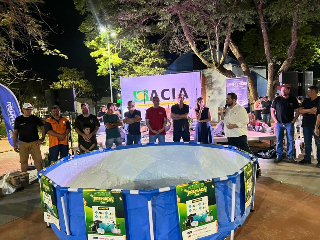Evento reuniu famílias na Praça Central com sorteio de R$ 25 mil em prêmios, exposição de veículos, som automotivo e show ao vivo Evento reuniu famílias na Praça Central com sorteio de R$ 25 mil em prêmios, exposição de veículos, som automotivo e show ao vivo