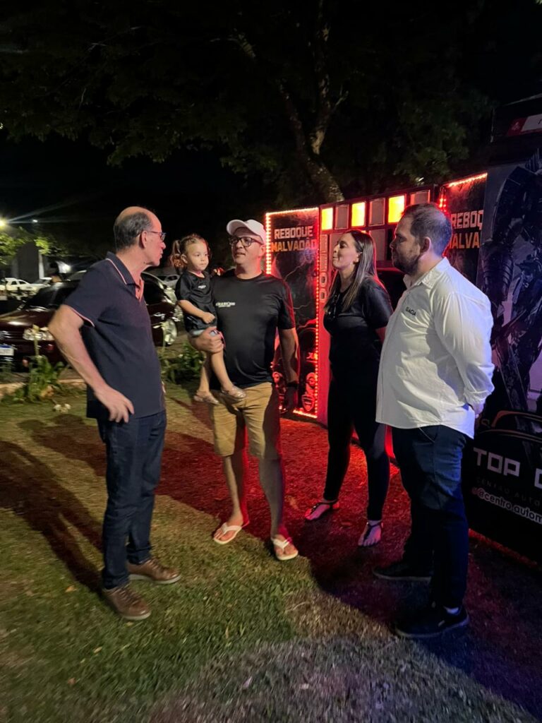Evento reuniu famílias na Praça Central com sorteio de R$ 25 mil em prêmios, exposição de veículos, som automotivo e show ao vivo Evento reuniu famílias na Praça Central com sorteio de R$ 25 mil em prêmios, exposição de veículos, som automotivo e show ao vivo