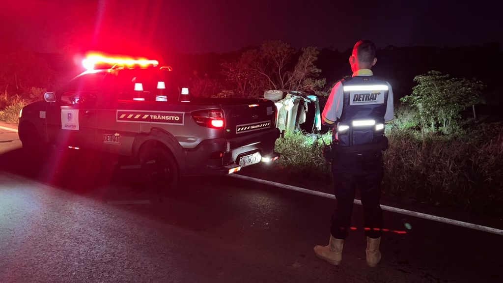 Detrat auxilia durante capotamento de veículo na MS-156, em Amambai Detrat auxilia durante capotamento de veículo na MS-156, em Amambai