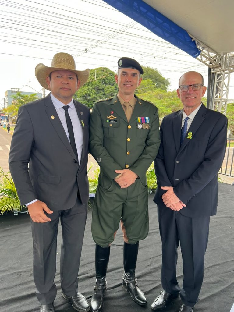 Desfile Cívico de 7 de Setembro reúne escolas, instituições, empresas e Exército em Amambai Desfile Cívico de 7 de Setembro reúne escolas, instituições, empresas e Exército em Amambai