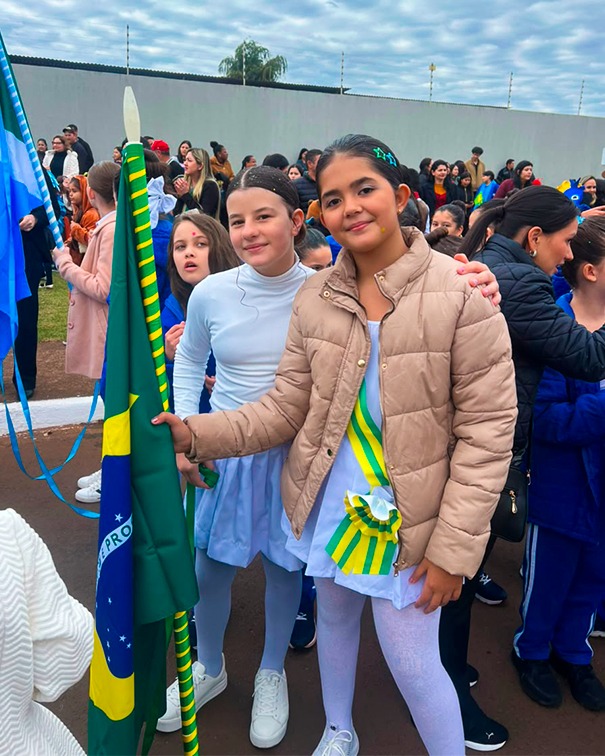 Desfile Cívico de 7 de Setembro reúne escolas, instituições, empresas e Exército em Amambai Desfile Cívico de 7 de Setembro reúne escolas, instituições, empresas e Exército em Amambai