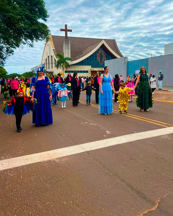 Desfile Cívico de 7 de Setembro reúne escolas, instituições, empresas e Exército em Amambai Desfile Cívico de 7 de Setembro reúne escolas, instituições, empresas e Exército em Amambai