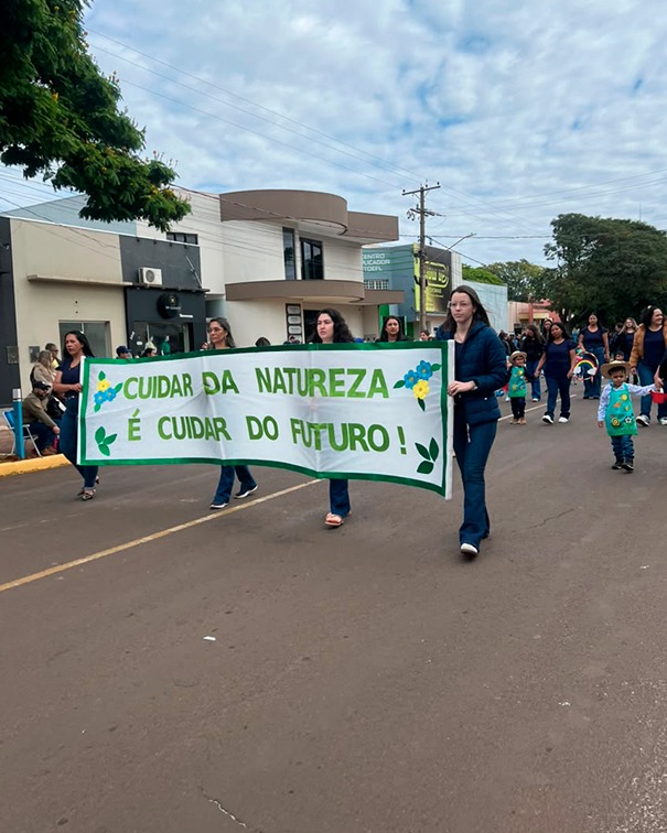 Desfile Cívico de 7 de Setembro reúne escolas, instituições, empresas e Exército em Amambai Desfile Cívico de 7 de Setembro reúne escolas, instituições, empresas e Exército em Amambai