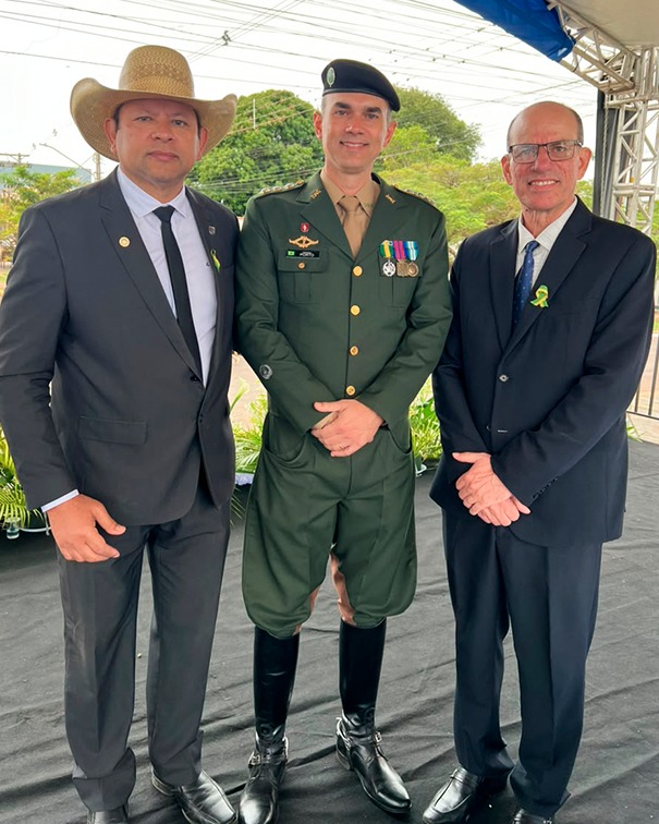 Desfile Cívico de 7 de Setembro reúne escolas, instituições, empresas e Exército em Amambai Desfile Cívico de 7 de Setembro reúne escolas, instituições, empresas e Exército em Amambai