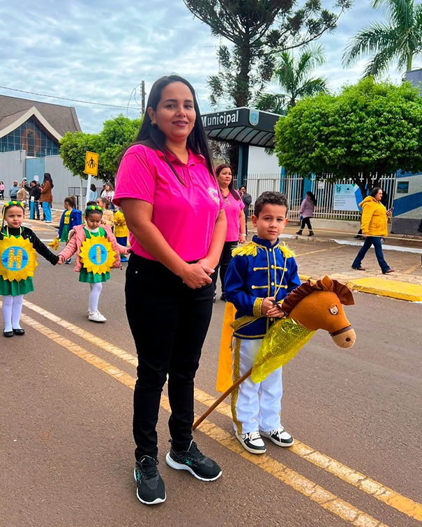 Desfile Cívico de 7 de Setembro reúne escolas, instituições, empresas e Exército em Amambai Desfile Cívico de 7 de Setembro reúne escolas, instituições, empresas e Exército em Amambai