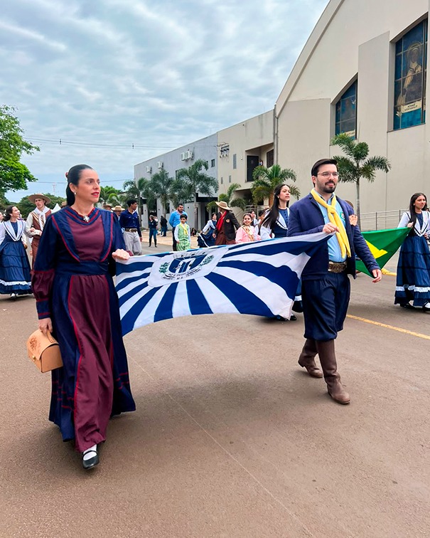 Desfile Cívico de 7 de Setembro reúne escolas, instituições, empresas e Exército em Amambai Desfile Cívico de 7 de Setembro reúne escolas, instituições, empresas e Exército em Amambai