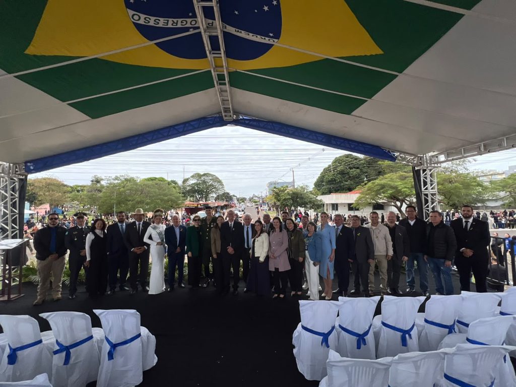 Desfile Cívico de 7 de Setembro reúne escolas, instituições, empresas e Exército em Amambai Desfile Cívico de 7 de Setembro reúne escolas, instituições, empresas e Exército em Amambai