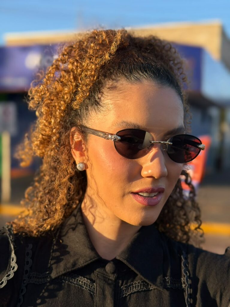 Vai para a Expobai? O óculos escuro também pode fazer parte do look para os shows
