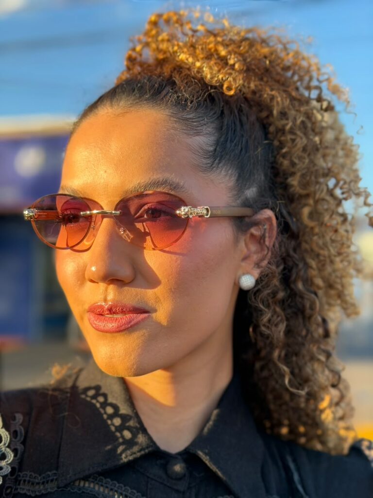 Vai para a Expobai? O óculos escuro também pode fazer parte do look para os shows