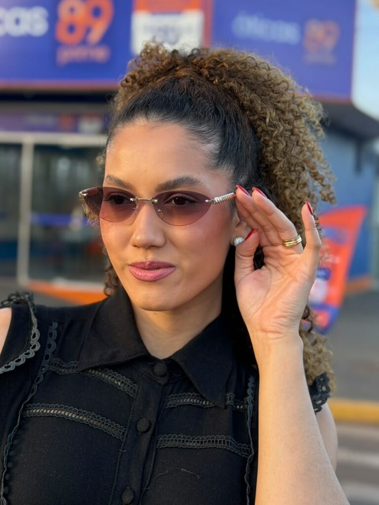 Vai para a Expobai? O óculos escuro também pode fazer parte do look para os shows